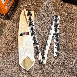 Ottimon Uomo Italian Silk White and Black Geometric Men's Tie